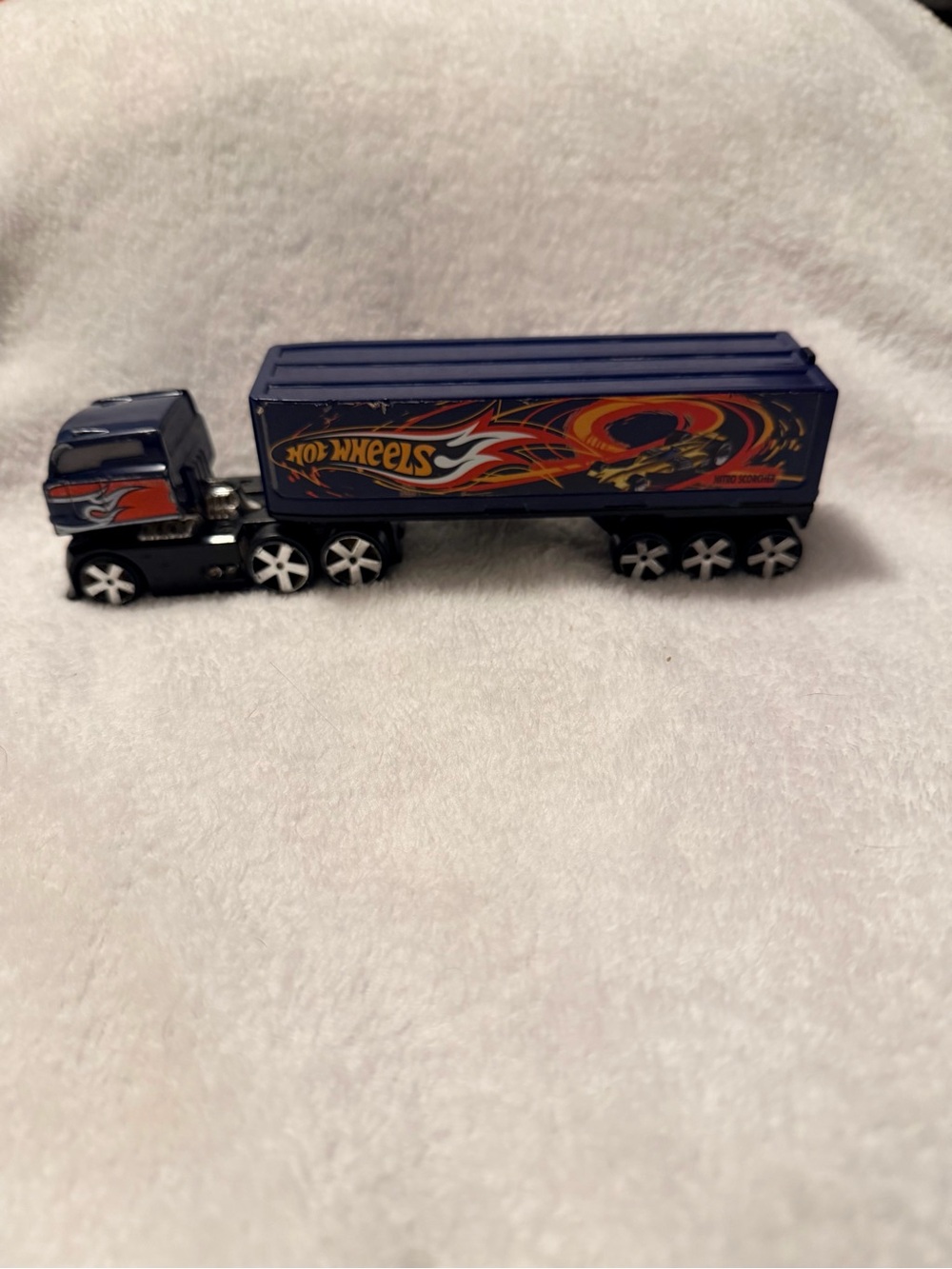 Vtg Hot Wheels Truckin’ Transorters Nitro Scorcher Semi Truck Hauler